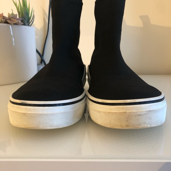 SOLD🔥Givenchy George V Knit Sneaker - Picture 4 of 6